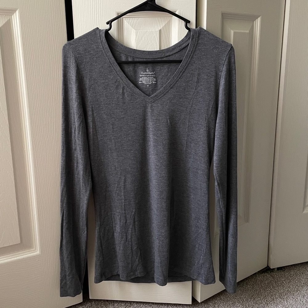 Women’s v-neck grey long sleeved top